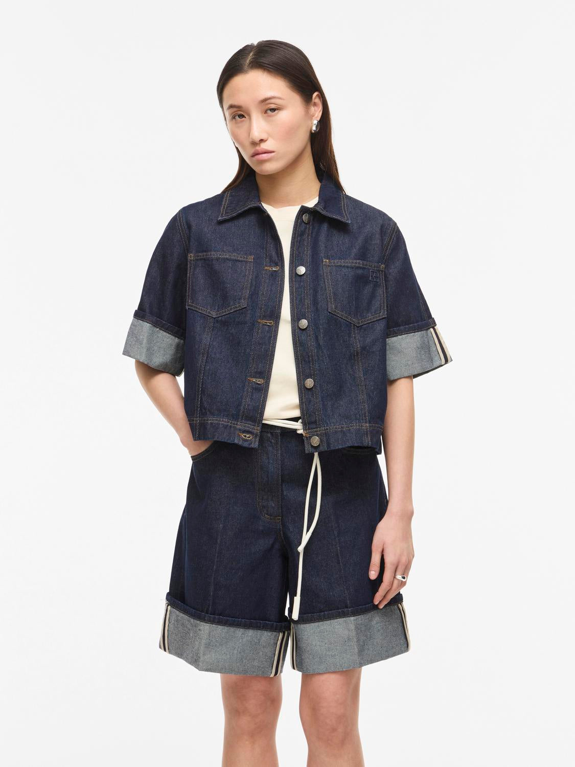 model_shot-front
